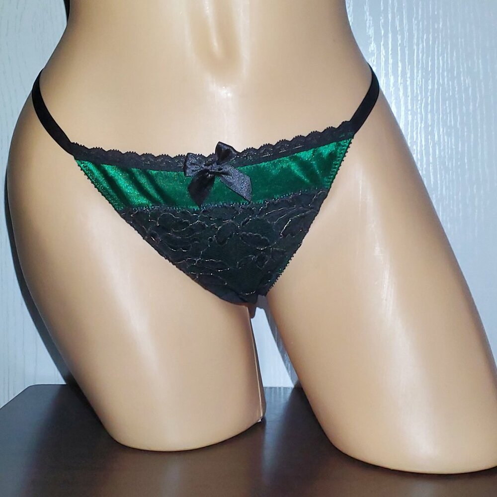 Victoria's Secret Cheekini Panties. New with Tags Size Medium.